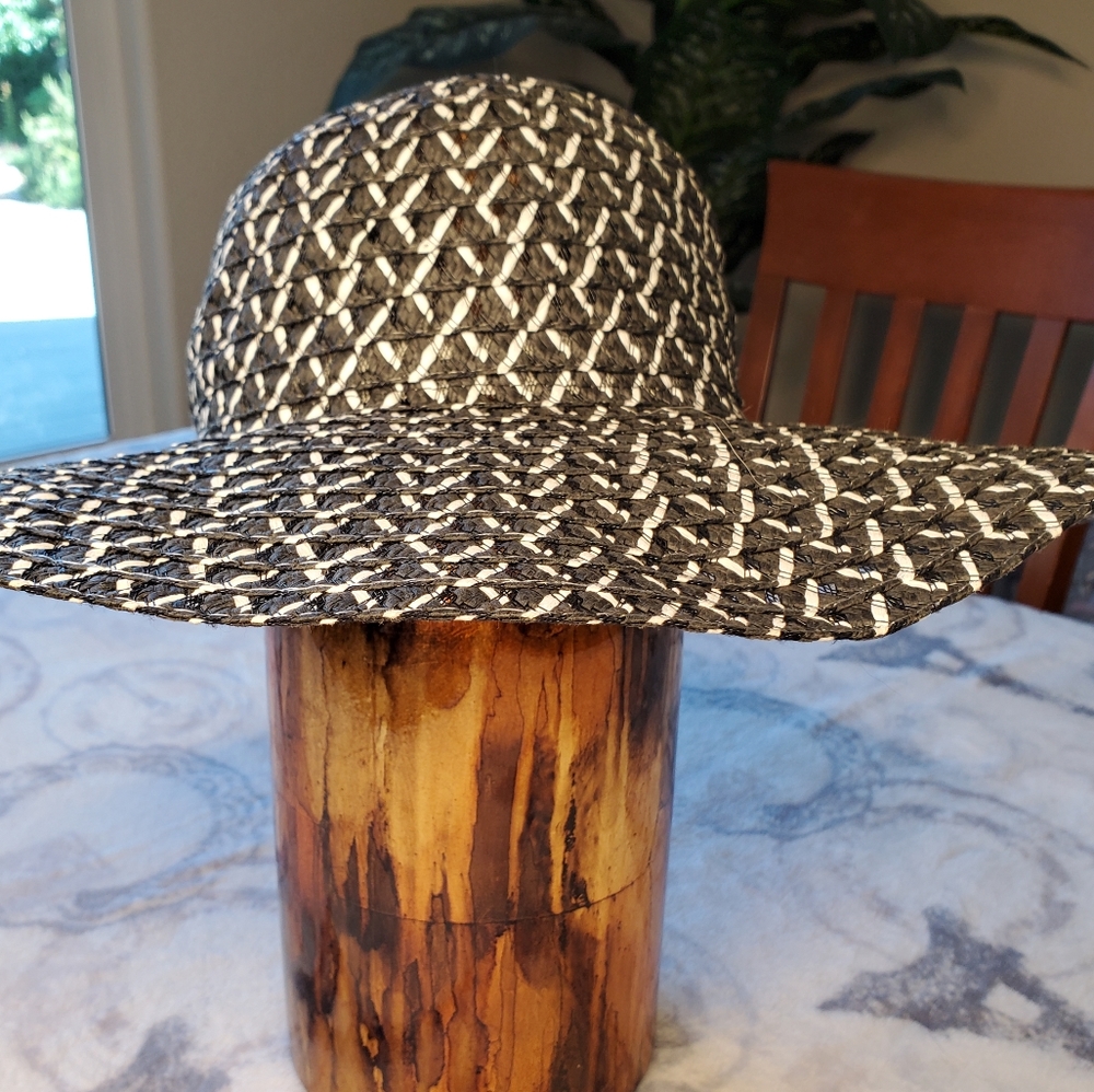 NWOT  Finely Woven Summer Hat - black & white - Picture 5 of 11